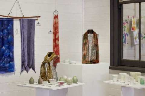 Flexible hanging and flat display spaces