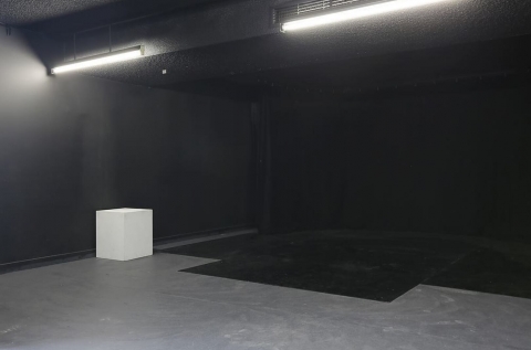Studio A12 - Black room