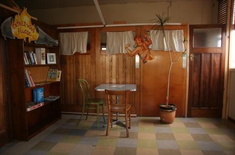 OPEN PLAN AREA - view to entry door