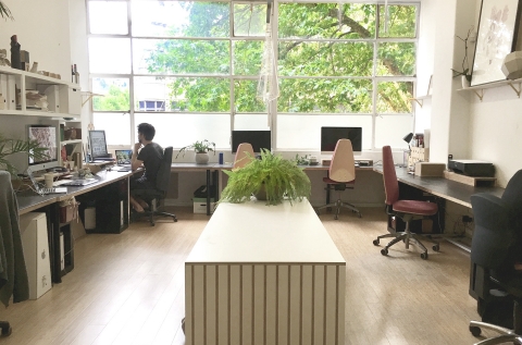 8x desks in shared studio