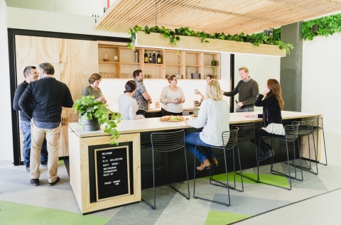 Community & fully equipped kitchen